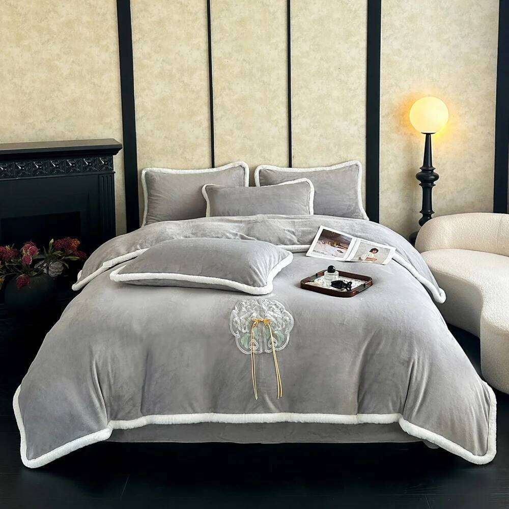 Soft Chinese Embroidery Bedding Thicken Milk Velvet Coral Fleece Winter Warm Four-Piece Set Duvet Cover Pillowcase Bed Sheet H260312
