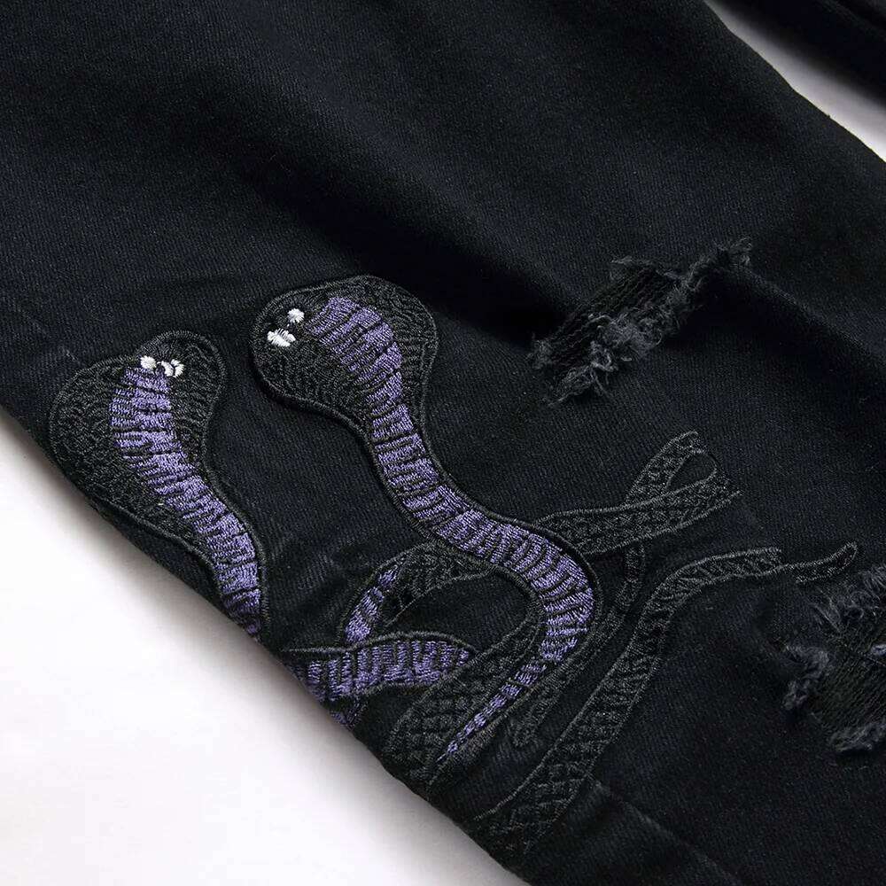 Men Snake Embroidery Jeans Streetwear Black Stretch Denim Pants Holes Ripped Distressed Slim Straight Trousers 26Y0312