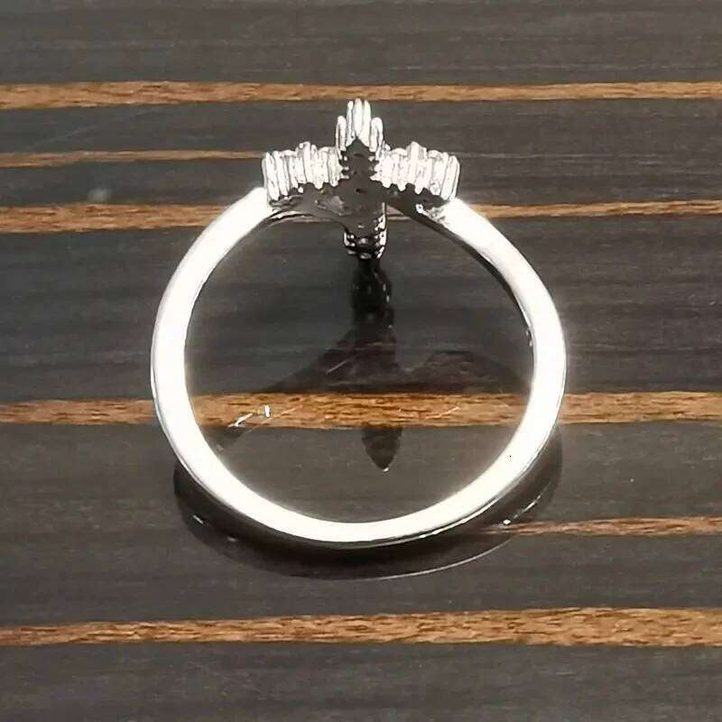 Huitan Trendy Cross Finger Ring for Women Inlay Dazzling Cubic Zirconia Modern Female Accessories Daily Wear Fashionable Jewelry H260312