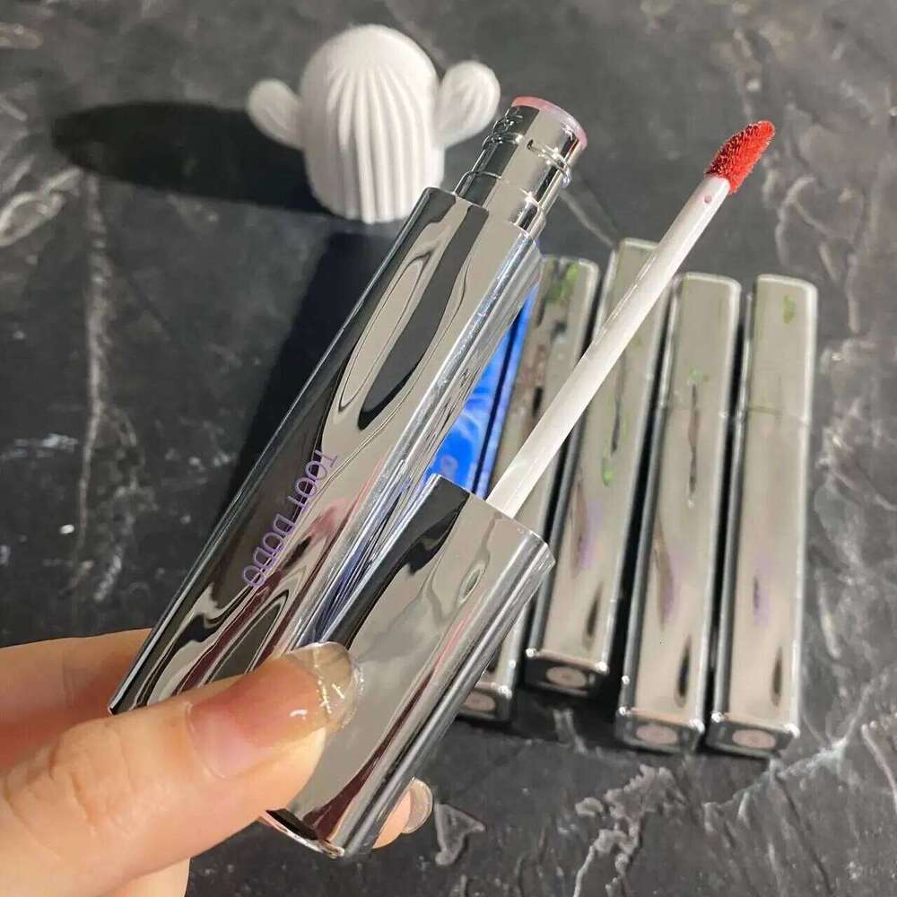TOOT DODOT820 Floral Center Mirror Lip Gloss Is Bright Non Oily, Moisturizing, and Color Displaying. The Lips Are Watery, Tr W260311