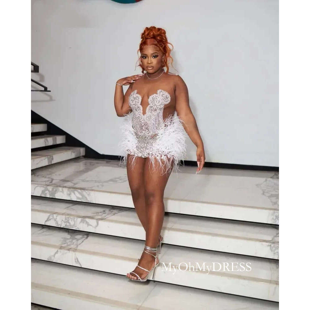 Luxury White Diamond Prom Dresses For Black Girls Rhinestone Sheer Neck Feathers Birthday Party Gowns 2024 Homecoming Dress D0311