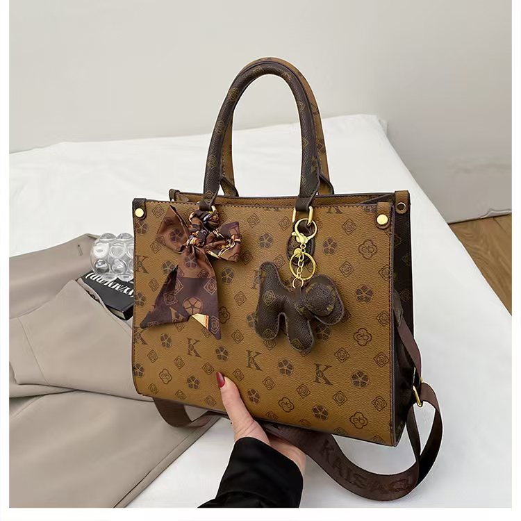Single-shoulder crossbody bag with versatile style for women. Lightly luxurious and niche handbag with crossbody feature.
