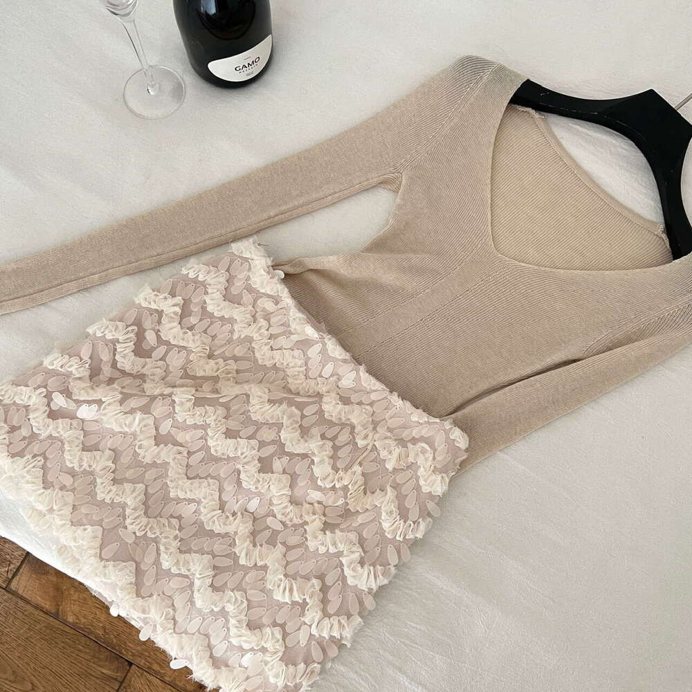 Pure desire, sexy and fashionable women's long sleeved A17 V-neck knitted top+heavy sequin slim fit skirt