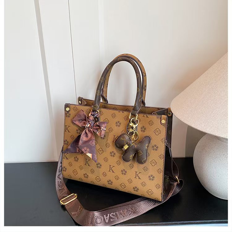 Single-shoulder crossbody bag with versatile style for women. Lightly luxurious and niche handbag with crossbody feature.