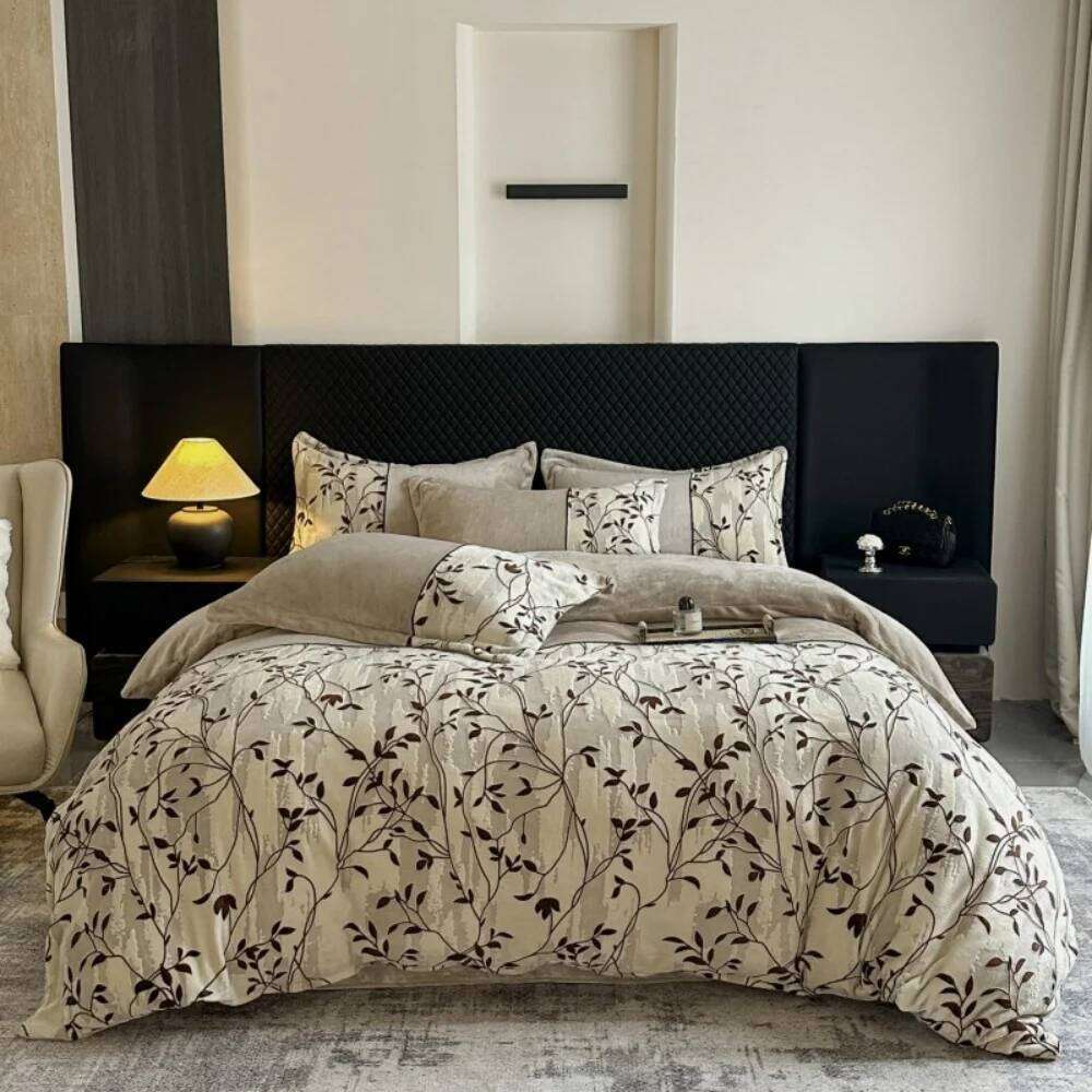 Carved Milk Velvet Bedding Thickened Coral Fleece Winter Warm Four-Piece Set Duvet Cover Pillowcase Bed Sheet Home Textiles H260312