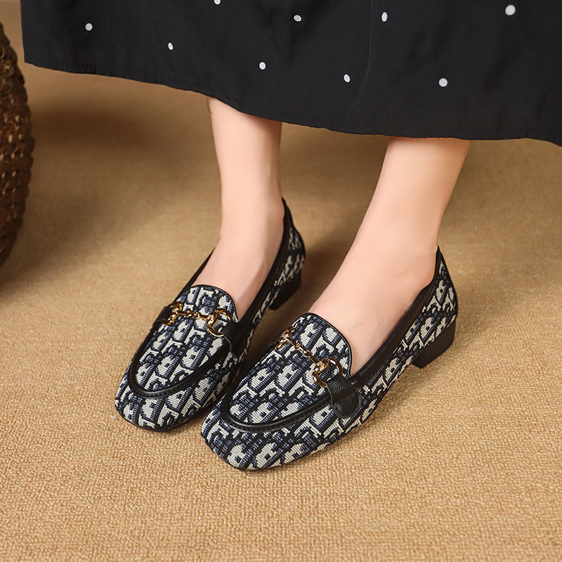Soft leather women's daily versatile and comfortable high-heeled thick soled shoes, women's work pants, small leather shoes, metal buckle de