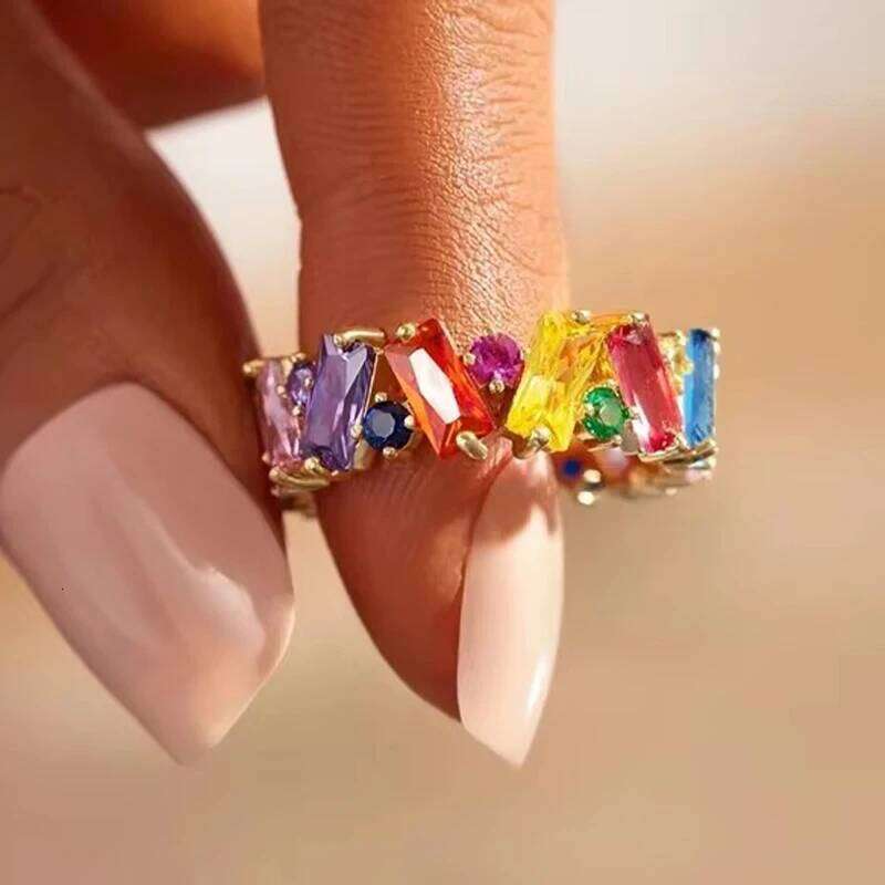 Huitan Creative Attractive Rings with Rainbow CZ Funny Brilliant Dainty Accessories for Women Trendy Exquisite Party Jewelry Hot H260312