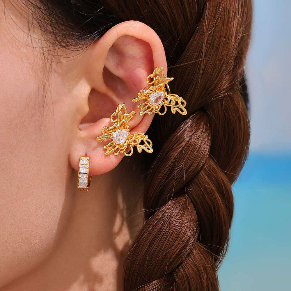 Copper Material Inlaid Zircon Hollow Butterfly Design Clip Niche Style Non-Pierced Cuff Women's Ear Jewelry