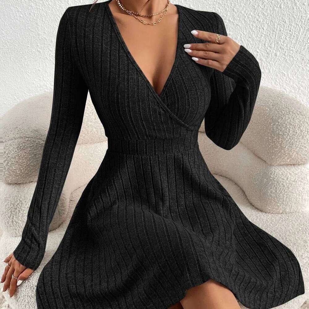 Autumn and Winter New Women's Knitted Slim Sexy Sheath Waist Slimming Inside a Short Bag Hip Little Black Dress C260312