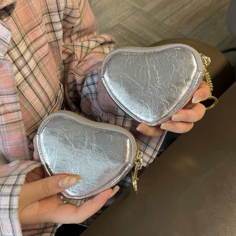 Luxury fashion wallet Korean Niche Heart Shaped Pendant Purse For Women New High End Cowhide Coin Card Holder Earphone Bag Zipper Keychain