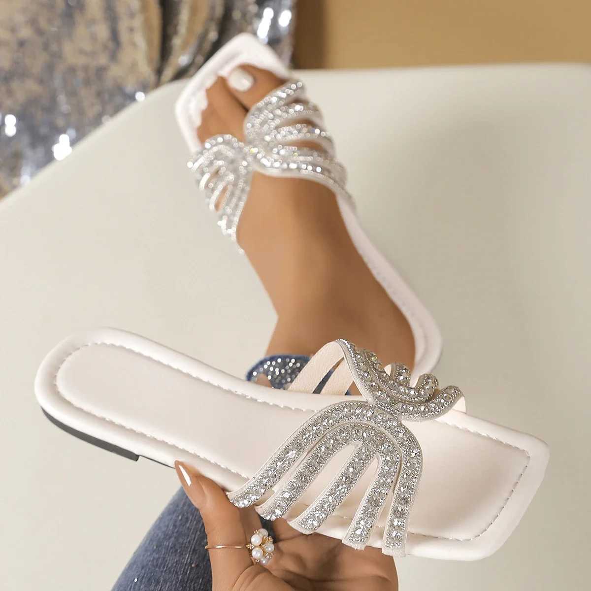 Designer Shiny Crystal Slippers Women 2025 Summer Square Toe Flat Sandals Woman Fashion Walking Zapatos Femme Slides K260312