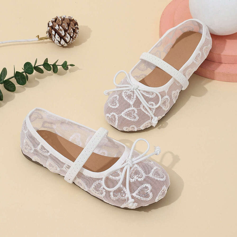 Summer elastic straps for girls, flat embroidered heart-patterned mesh shoes, fashionable, elegant, cute, with bowknot, children's shoes 8158