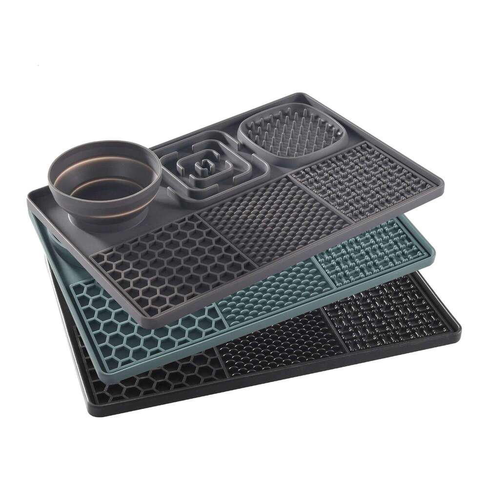 Silicone dog licking pad, slow feeder with suction cup for food and water without BPA 26Y0312