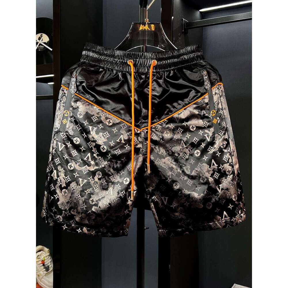 Stylish European-Style Light Luxury Printed Casual For Men, Summer 2025 New Trendy Beach Shorts Asia Size