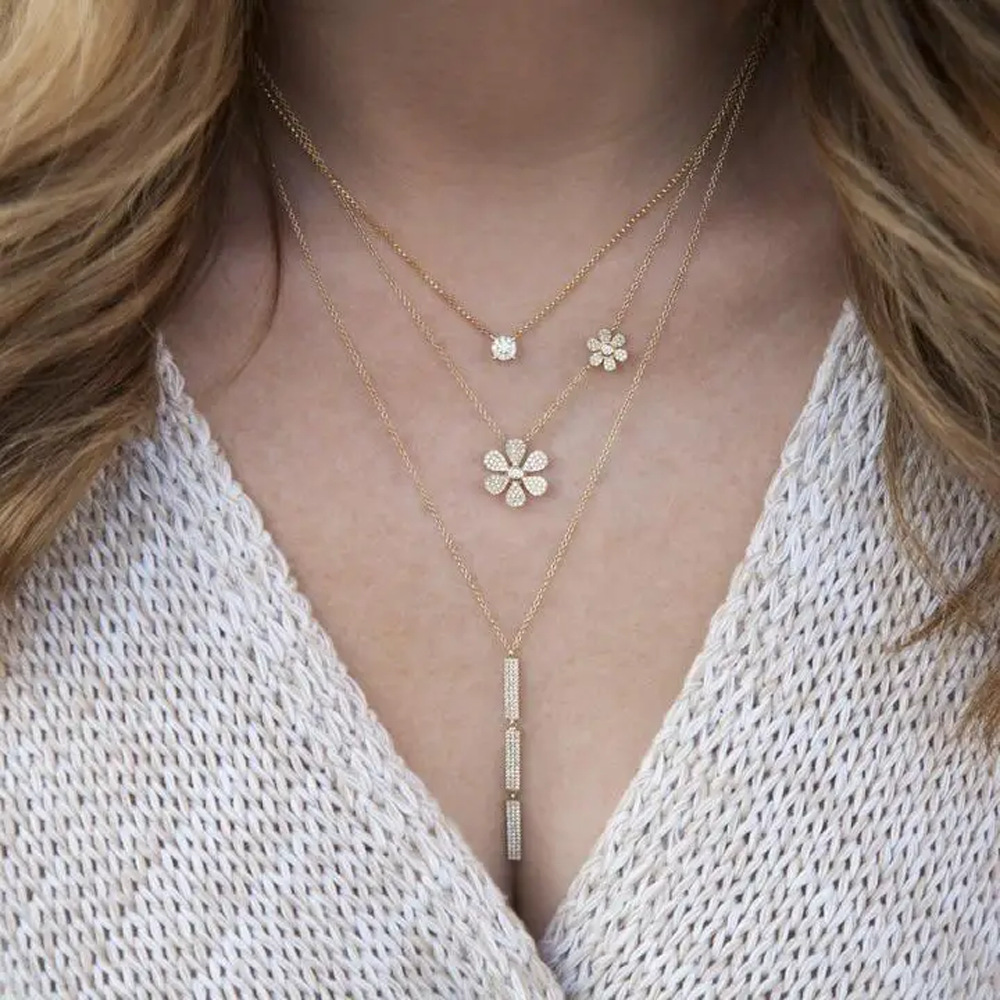 Romantic Silver Floral Necklace With Minimalist Design Perfect For Layering And Exquisite Fashion Gifts For Fashion Enthusiasts