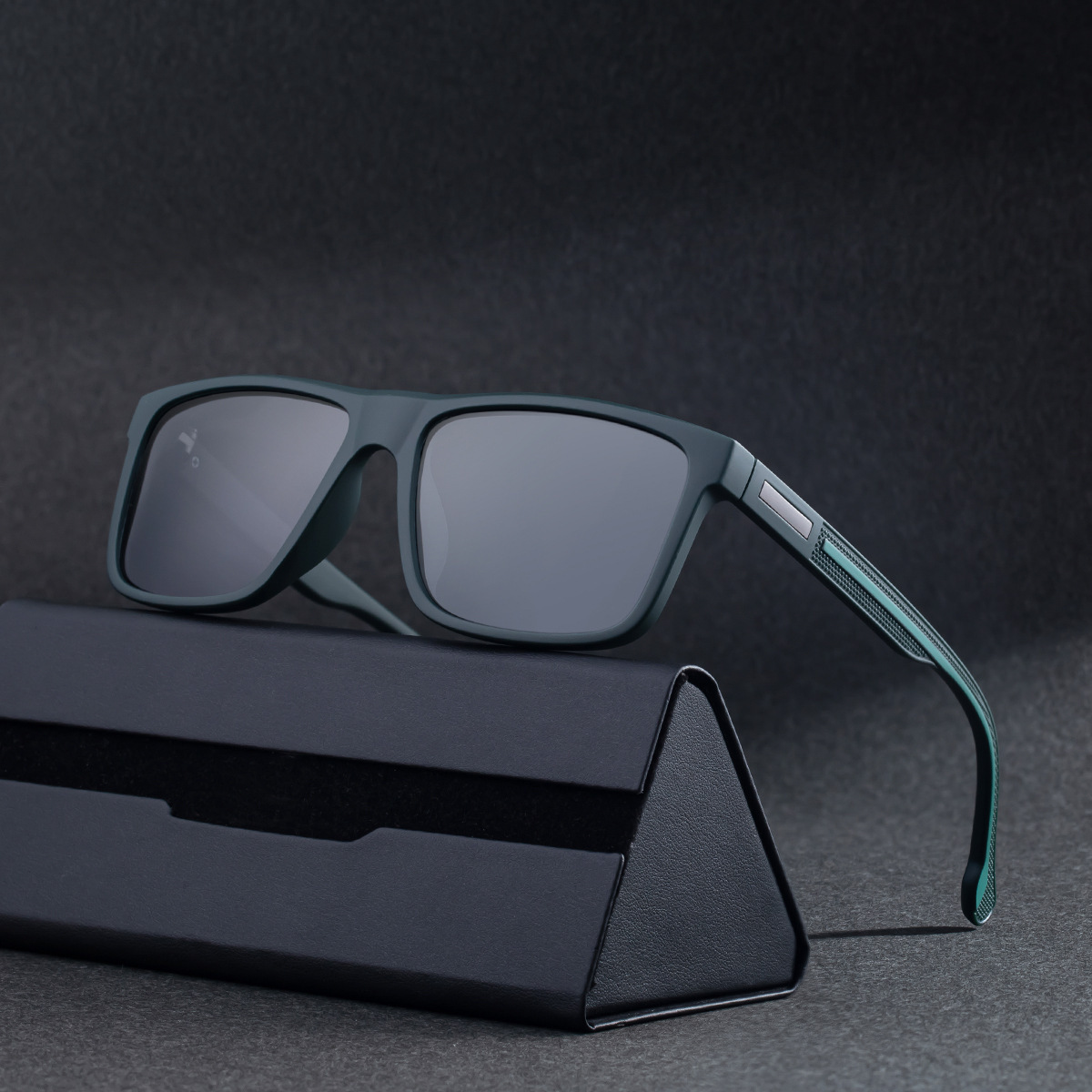 2026 New Fashion Square Frame Polarized Men with PC Legs, Versatile and Simple Outdoor Sun Protection Sunglasses for Men,