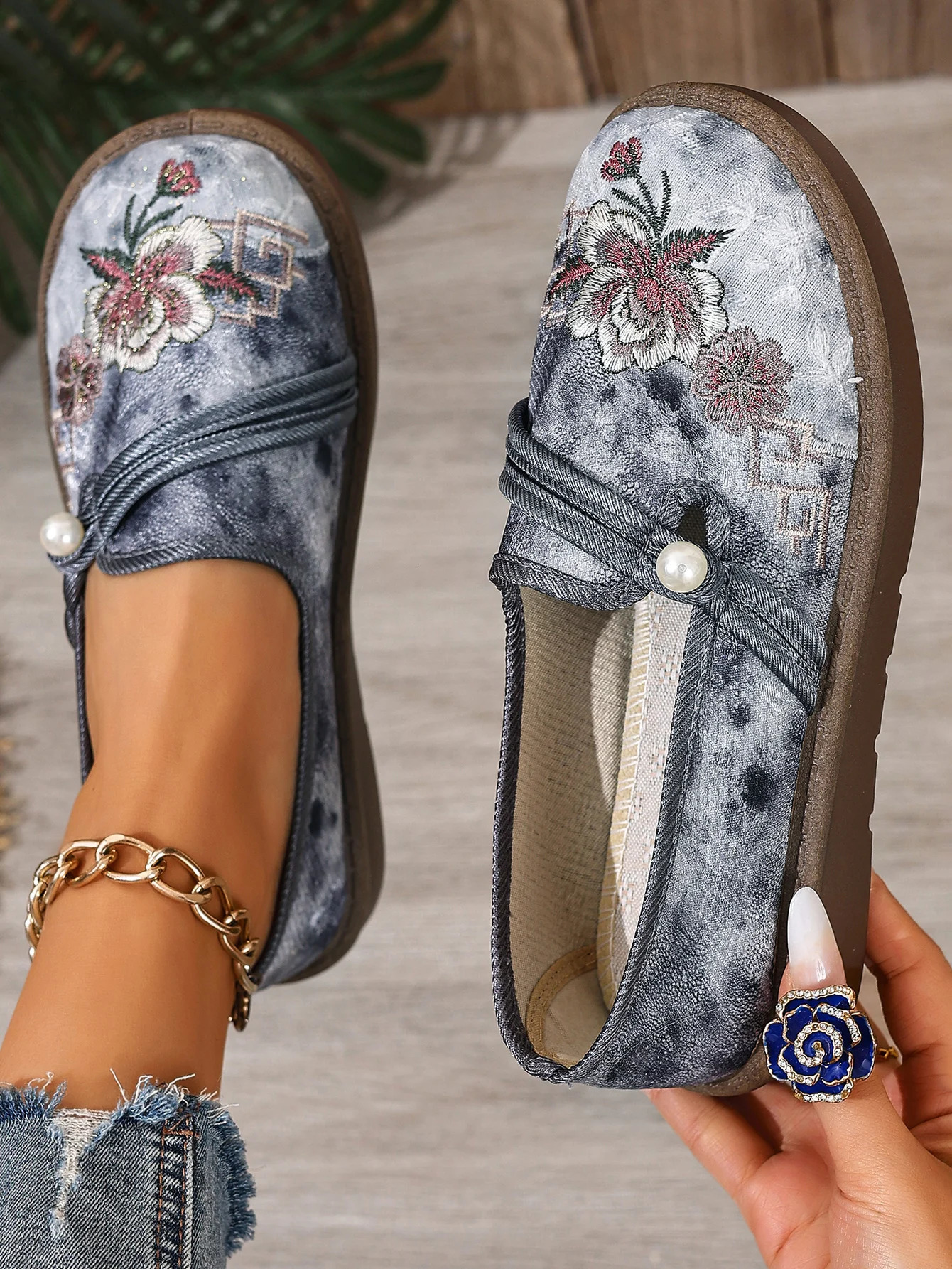 Womens Fashionable Casual Shoes Comfortable and Suitable for Commuting Walking the Gift Women Mom 260306