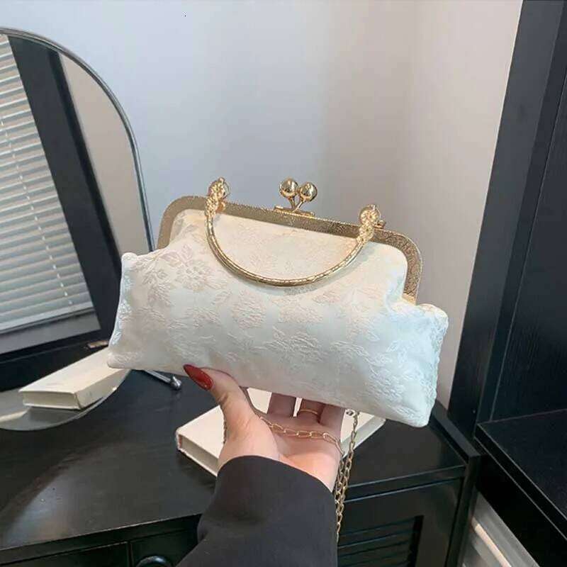 Clasp Frame Embroidery Chinese Style Purse Large Capacity Hanfu Shell Handbag Polyester Luxury Ladies Clutch Bag Girls tote bag shoulder bag Xiu Lai S