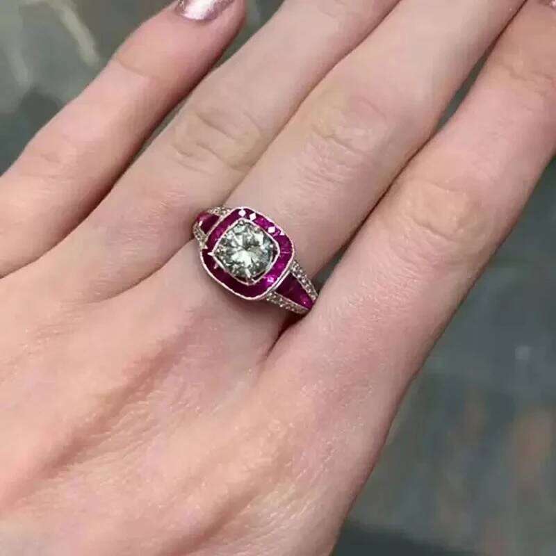 Huitan Vintage Red CZ for Women Simple and Elegant Design Retro Party Gorgeous Lady's Rings Anniversary Gift New Jewelry H260312