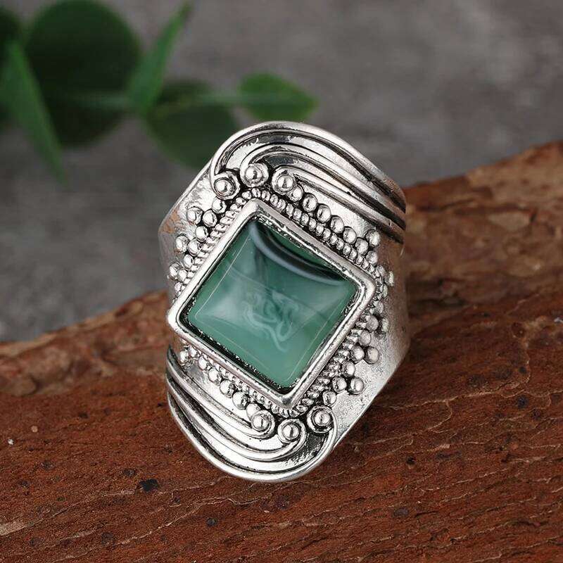 Vintage Women's Bohemian Exaggerated Ring Inlaid Square Green Stone Antique Silver Color Engraving Classic Ladies Jewelry H260312