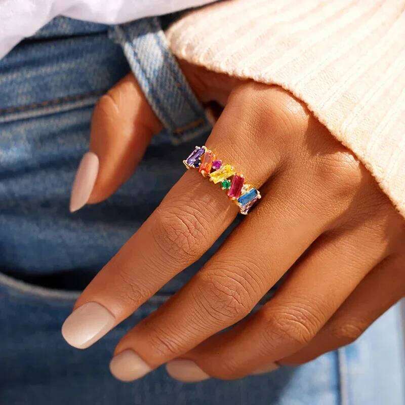 Huitan Creative Attractive Rings with Rainbow CZ Funny Brilliant Dainty Accessories for Women Trendy Exquisite Party Jewelry Hot H260312