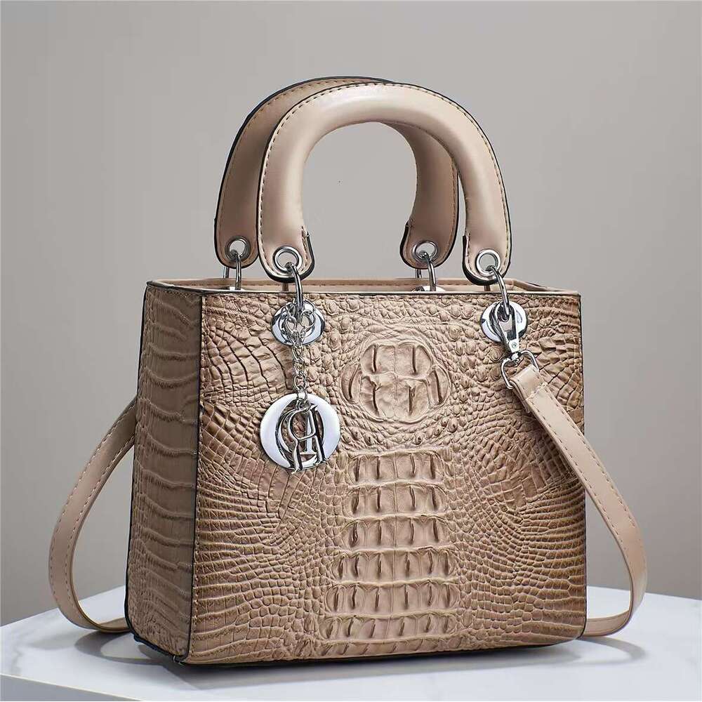 Tote Bag Summer Designer Women's Handbag Large Capacity Leisure Single Shoulder Bag Fashion Commute Crossbody Bag Luxury Bag Designer Underarm Ba - view 7