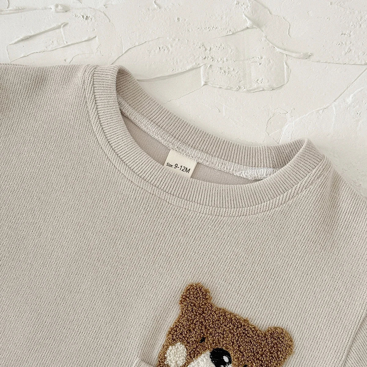 Korean Style Baby Boy Girl Clothes Set Breathable Fabric Bear Embroidery PulloverAllover Print Pants Infant Casual Outfit 260311