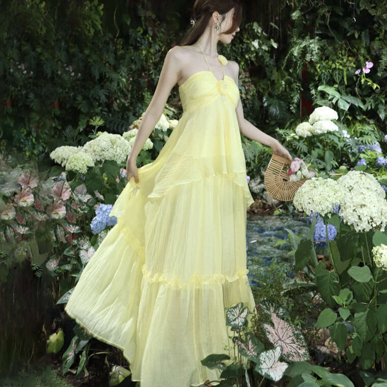 2026 designer niche design high-end tea break French chic a24 style seaside vacation yellow camisole skirt