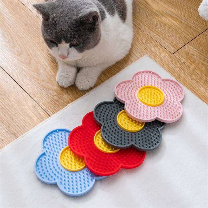 Supplies Cat Pad Sun Flower Shape Silicone Dog Licking Plate Cute Pet slow licking mat 26Y0312