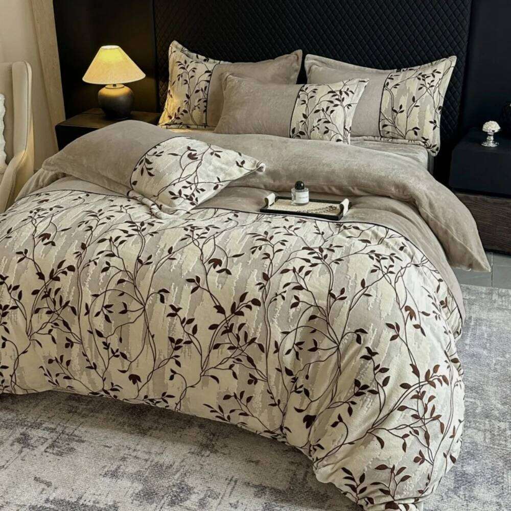 Carved Milk Velvet Bedding Thickened Coral Fleece Winter Warm Four-Piece Set Duvet Cover Pillowcase Bed Sheet Home Textiles H260312