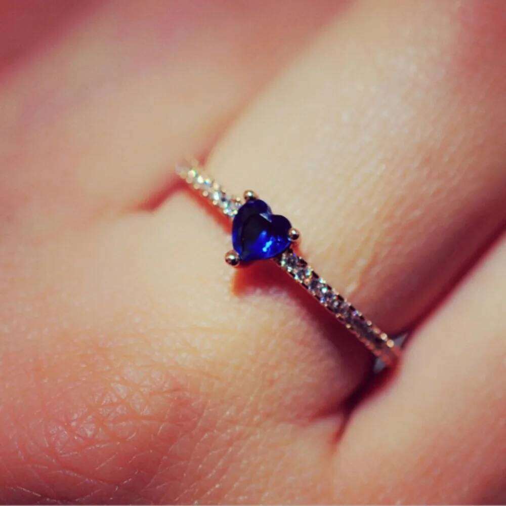 New Simple Cute Female Blue Crystal Stone Ladies Engagement Heart Shaped Zirconia Ring Couple Gift Accessories H260312