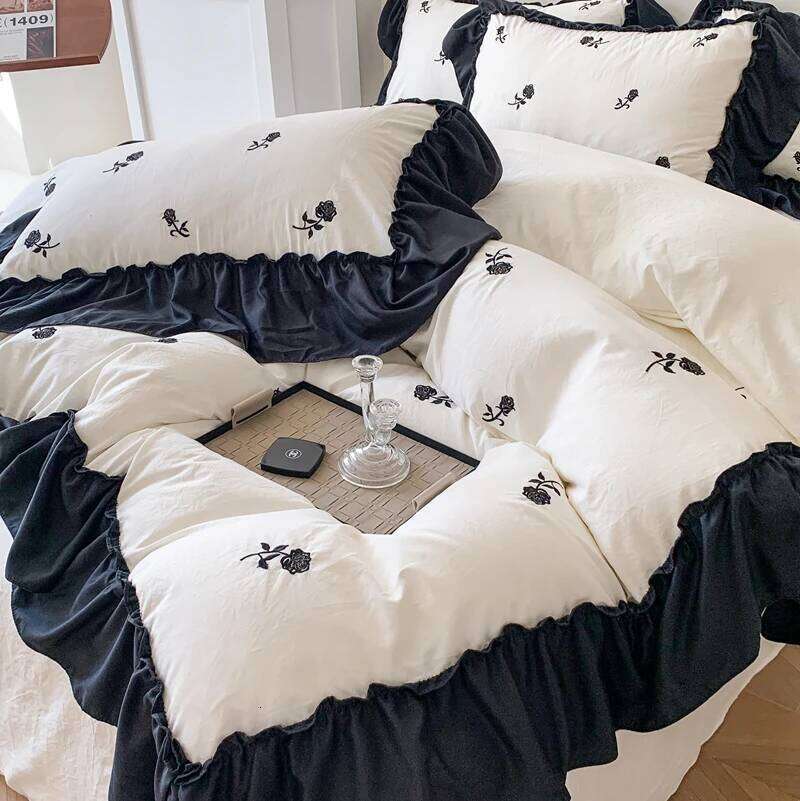 White and Black Duvet Cover Set Washed Cotton housse de couette Queen/King Size Rose Embroidery Bedding Sets with Ruffles H260312
