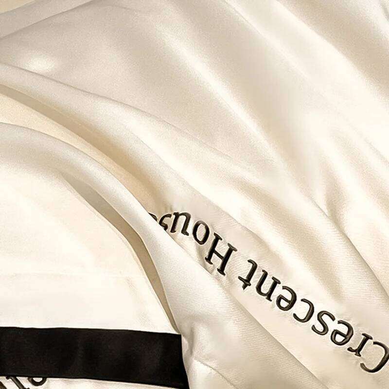 Light Silk Embroidery Bed Set Summer Naked Sleeping Skin Friendly Duvet Cover Kit New Washed Ice Rayon Comforter Sets H260312