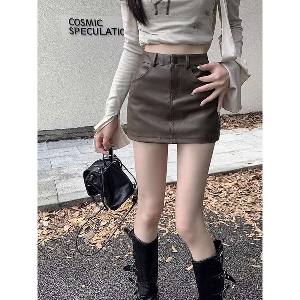 Sweet and cool hot girl PU leather mini skirt spring style, for petite women, high-waisted, bodycon, A-line, ultra-short skirt, XS size, makes you loo