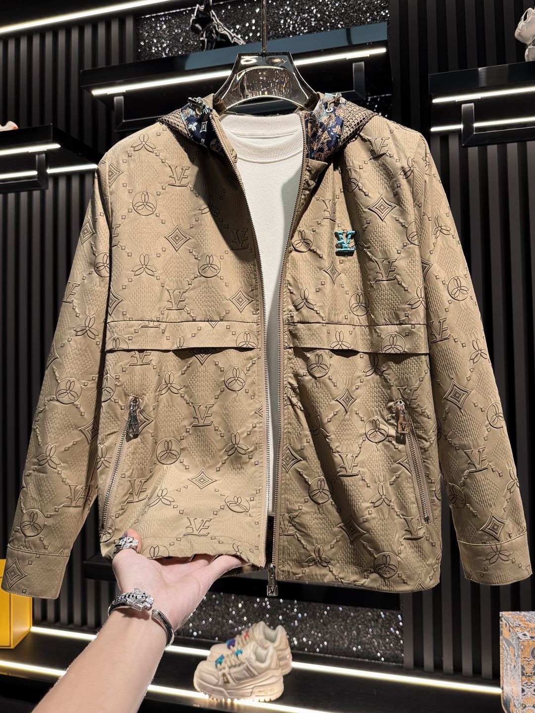 Luma hop European Style 2025 New Autumn/Winter Light Luxury Embossed Hooded Casual Patchwork Coat Fashion Trendy Men's Jacket