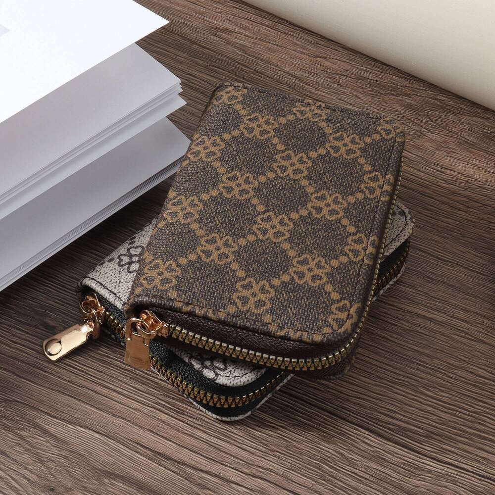 Women's minimalist short with clutch wallet, fashionable zipper wrapped around coin wallet