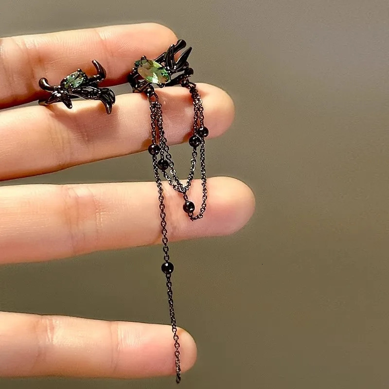 Irregular Black Thorn Tassel Earbone Clip Earrings for Women Piercing Asymmetric Green Zircon Chain Ear Jewelry 260309