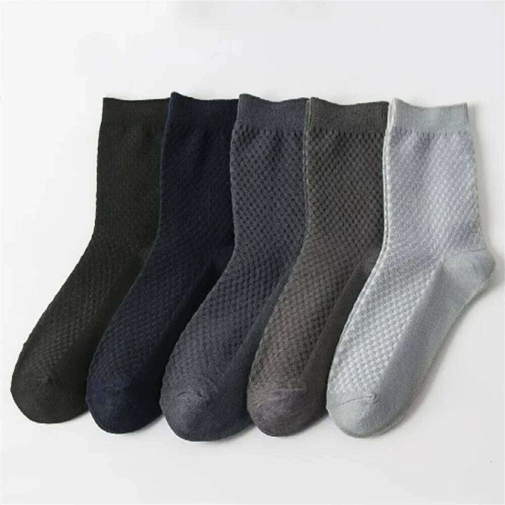 8 Pairs/Set Superior Bamboo Fiber Men Solid Color Mid Tube Business Sock Running Sports Anti Sweat Breathable Casual Socks Z260312