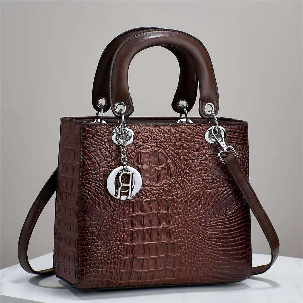 Tote Bag Summer Designer Women's Handbag Large Capacity Leisure Single Shoulder Bag Fashion Commute Crossbody Bag Luxury Bag Designer Underarm Ba - view 4
