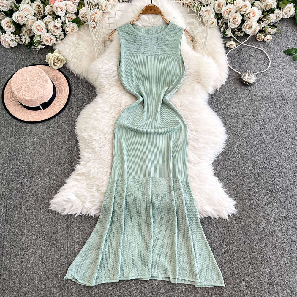 Summer new elegant round neck sleeveless elastic waist and hip lifting knitted dress without split sleeves and fishtail hem