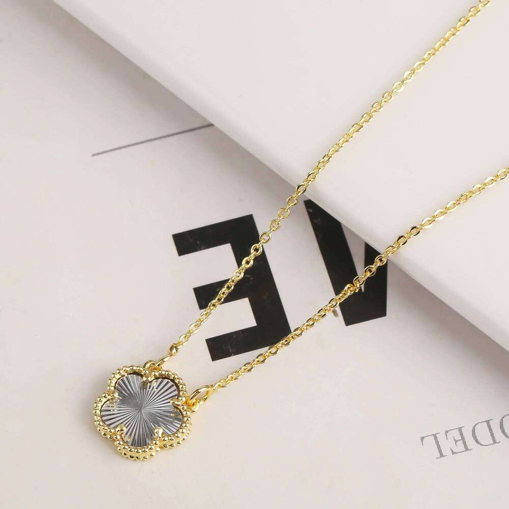 Temperament Hot Selling Plum Blossom Pendant Necklace 12MM Simple Daisy Collar Jewelry For Women High Quality Cr H260312