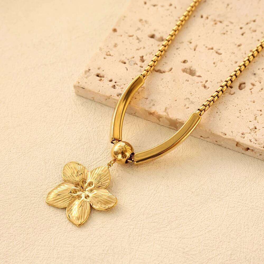JINHUI Fashion Temperament Personalized Stainless Steel Flower Collarbone Necklace Dainty Allergic-proof Stacking Floral Jewelry H260312