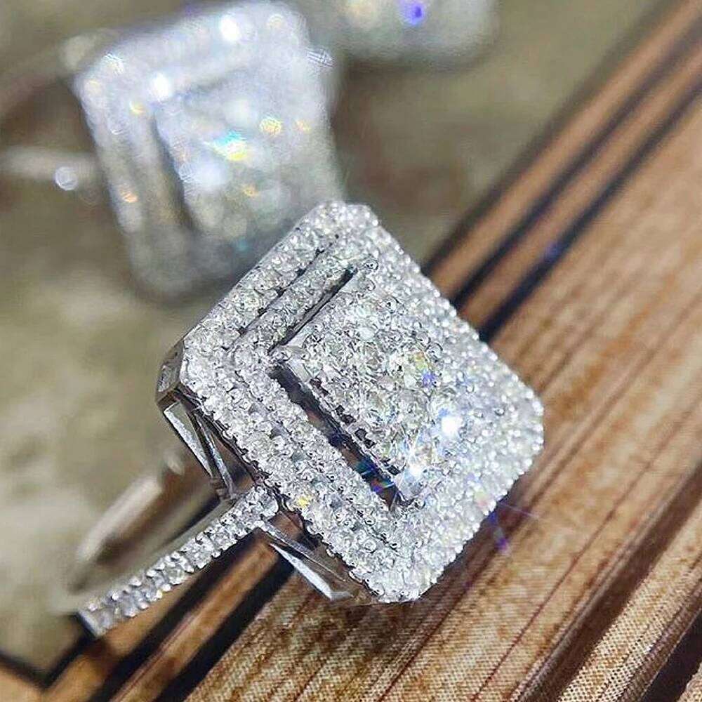Huitan Sparkling Cubic Zirconia Rings for Women Trendy Square-shaped Wedding Bands Accessories High Quality 2022 Jewelry H260312