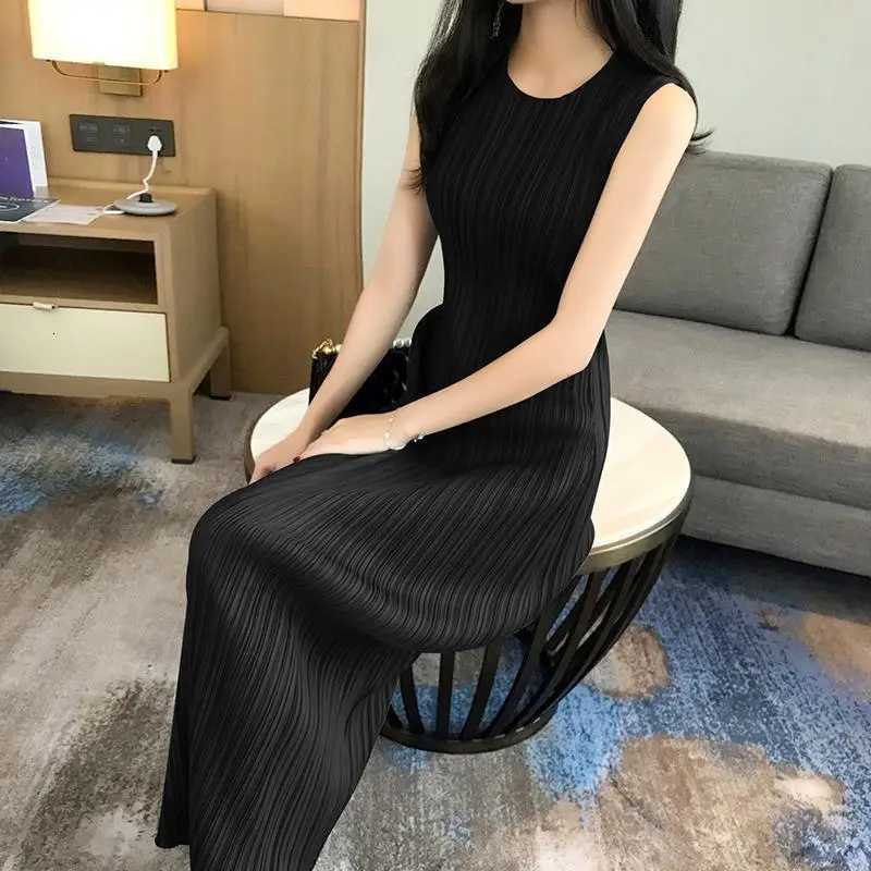 Straight tube dress pleated long skirt straight tube skirt 2024 summer sleeveless vest summer dress womenT260314