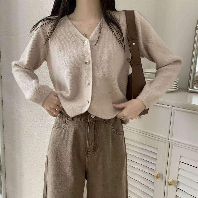 Autumn Korean Soft Waxy Solid Color V-neck Cardigan Short Stacked Knitted Sweater Versatile Z260313
