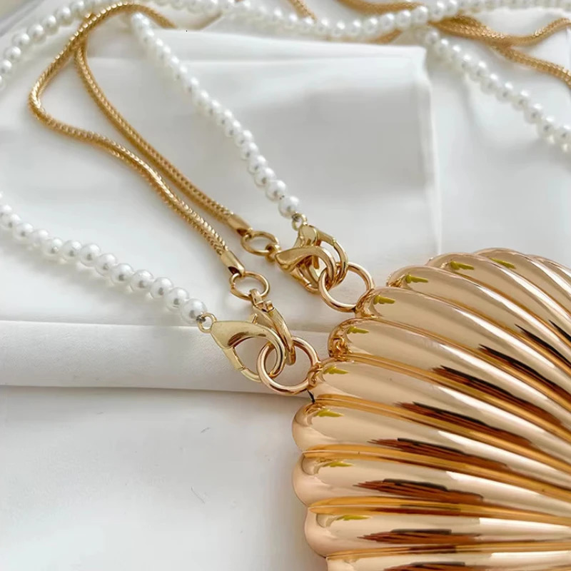 2025 Summer Lipstick Bags for Women Fashion Pearl Mini Purse Crossbody Bag High Quality Gold Shell Bag Shoulder Bag 260303
