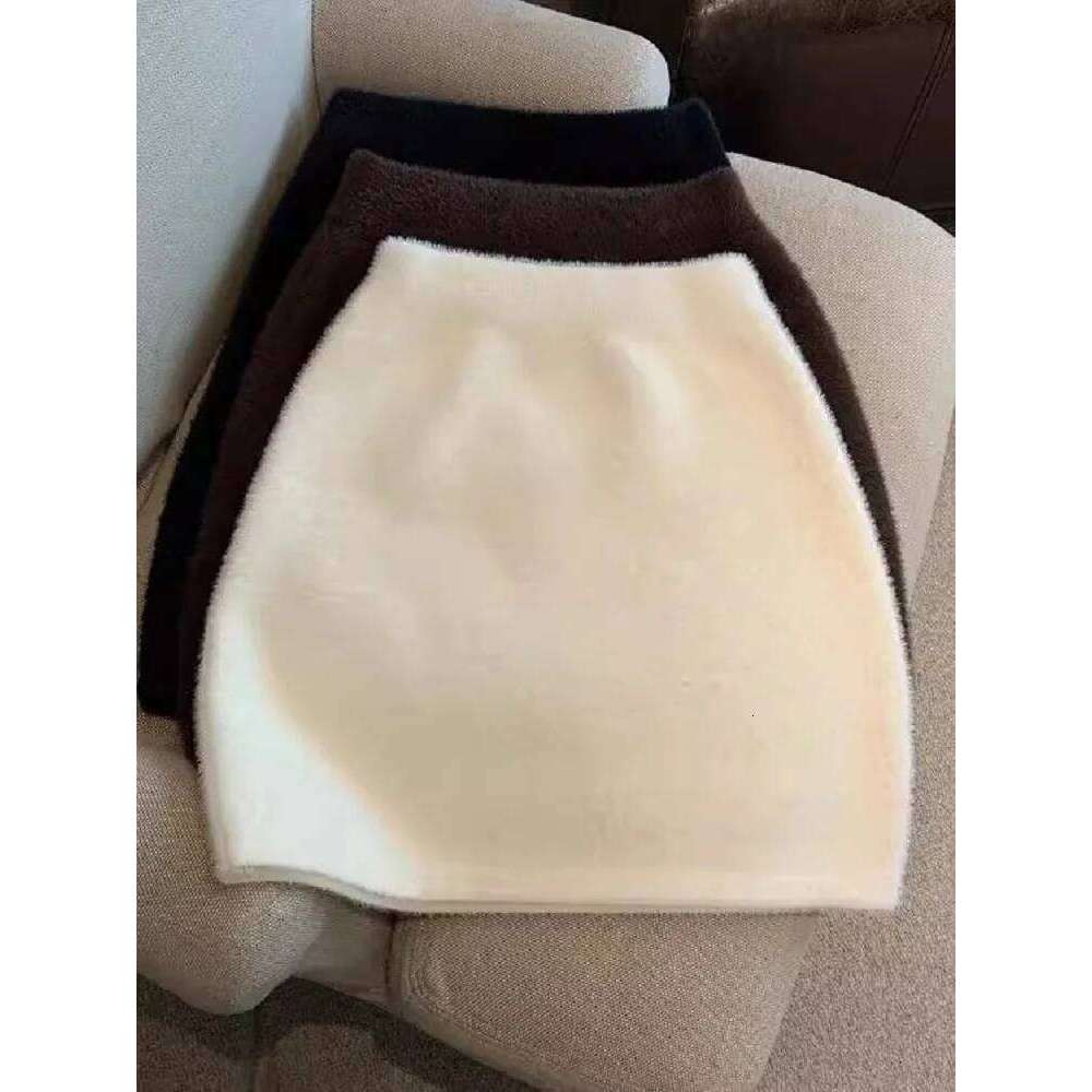 Autumn and Winter White Mink Velvet for Women, Small High-waisted A-word Hip-wrapped Plush Skirt, High-end Mini Skirt Z260314