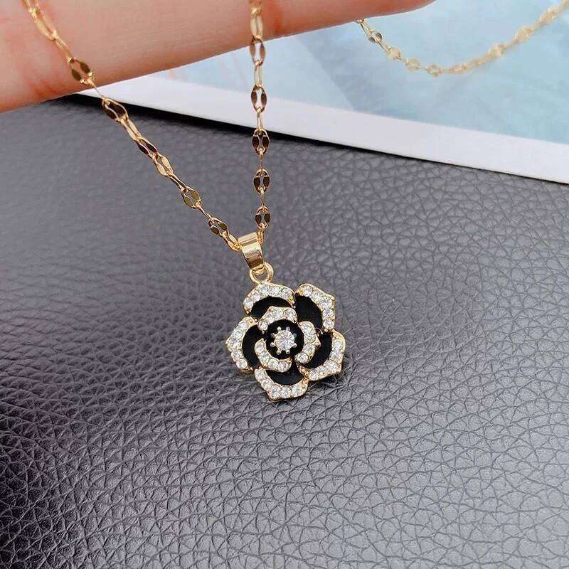 New Sexy Temperament Black Rose Pendant Stainless Steel Necklaces For Women Korean Fashion Female Clavicle Chain Jewelry Gift H260312