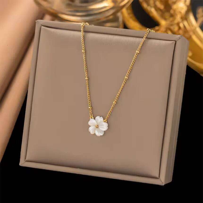 ASONSTEEL Fashion Shell Flower Pendant Necklace Gift For Women Stainless Steel Necklaces Golden Clavicle Chokers Exquisite Gifts H260312