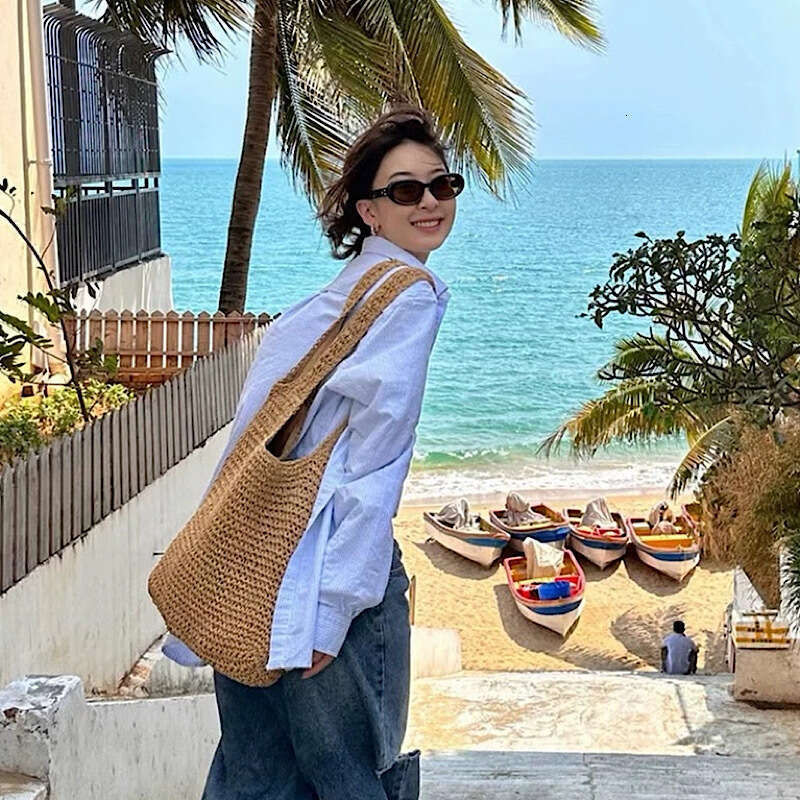 Vacation Style New Single Shoulder Large Capacity Tote Handheld Woven Beach Straw Bag